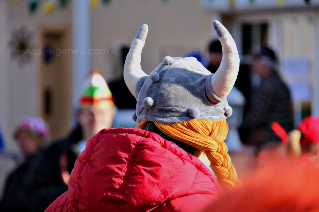 Karneval in Hürth | Karnevalszug 2012 | waseigenes.com