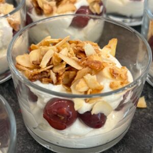 Kirsch Mandel Dessert - Kirsch Dessert mit karamellisierten Mandeln | waseigenes.com