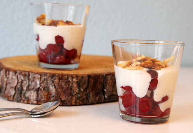 Rezept: Kirsch Mandel Dessert mit gebrannten Mandeln -  waseigenes.com