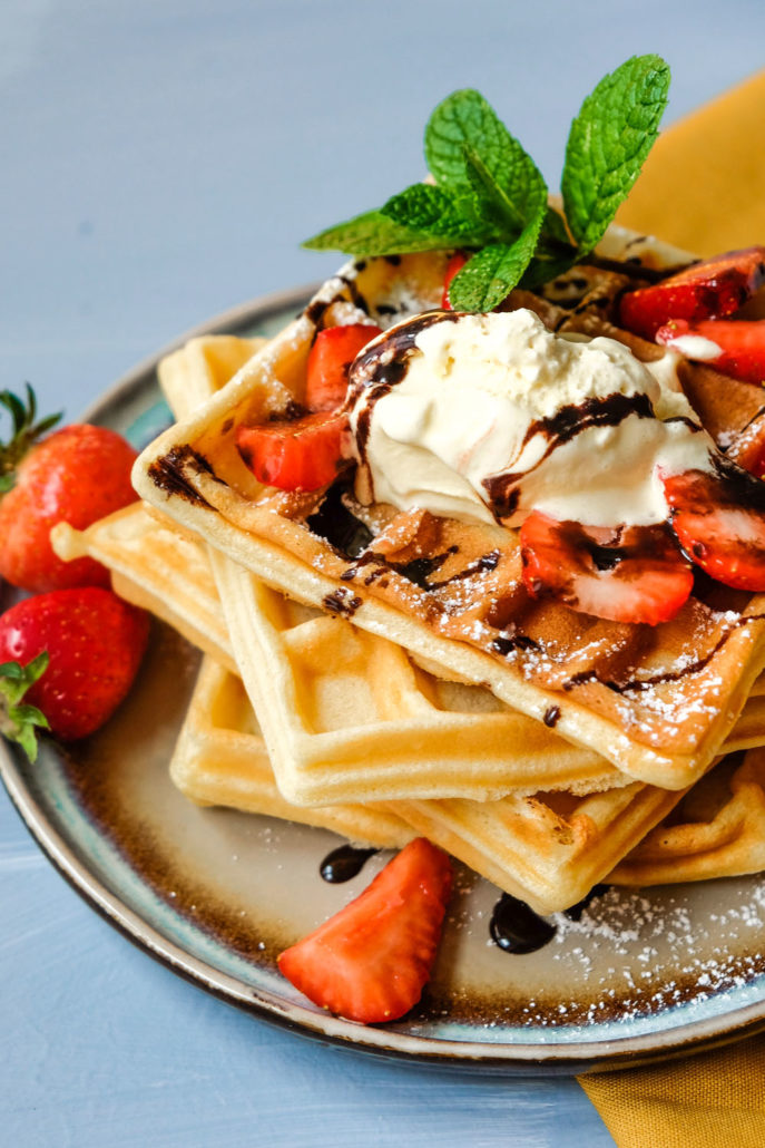 Das beste Waffelrezept ever - ein Dauerbrenner von waseigenes.com | Mit diesem Waffelteig backt Ihr die leckersten Waffeln für Eure Familie. #waseigenes #waffelrezept #waffelteig  | Sabine Güllich