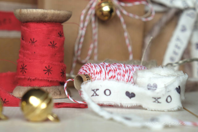 DIY Geschenkbänder aus Stoff | mit Wörtern und guten Wünschen bestempeln | Weihnachtsbastelei | waseigenes.com Blog