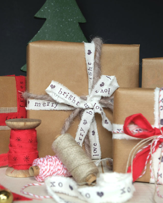 DIY Geschenkbänder aus Stoff | mit Wörtern und guten Wünschen bestempeln | Weihnachtsbastelei | waseigenes.com Blog
