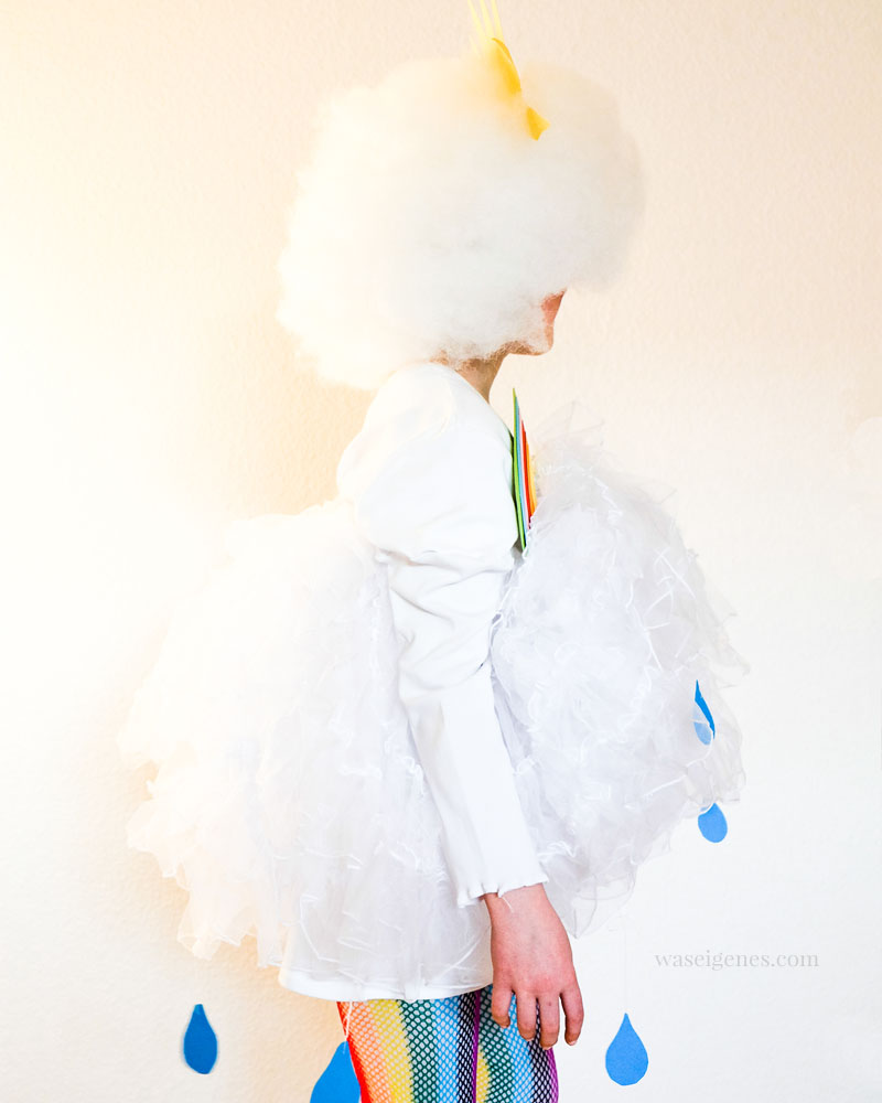 DIY Karnevalskostüm- Wolkenkostüm | Wolken Kostüm mit Regenbogen, Sonne und Regentropfen | Karnevalskostüm selber machen | waseigenes.com 03/2015 DIY Blog 