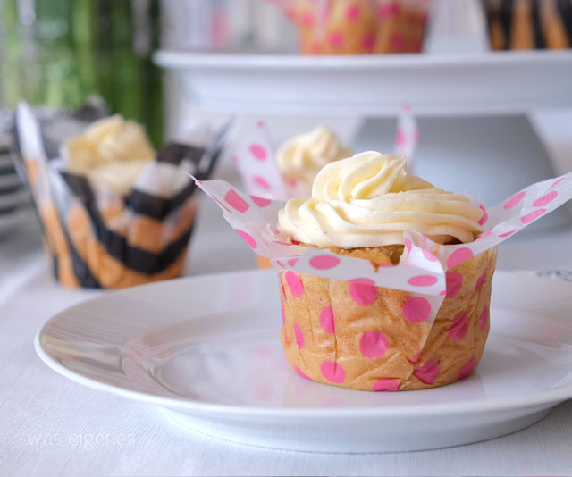 Rezept Eierlikör Cupcakes | Muttertag | DIY Cupcake Tulpe aus Seidenpapier basteln | waseigenes.com 