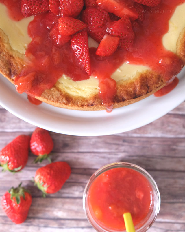 Rezept-Kaesekuchen-mit-Erdbeer-Rhabarber-Kompott-was-eigenes-Blog 