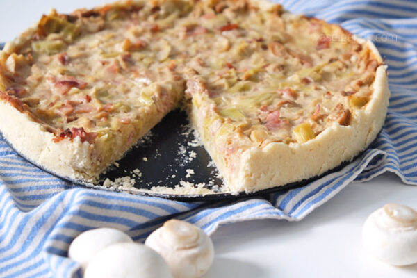 Herzhafter Kuchen mit Lauch, Schinken & Champignons. Herzhafter Kuchen mit Lauch, Schinken & Champignons.
