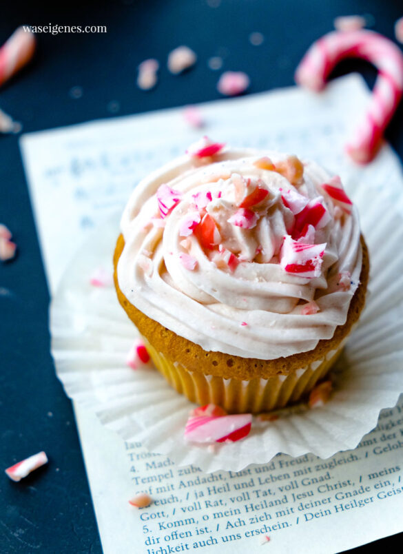 Rezept: Glühwein Cupcakes mit Glühwein-Buttercreme und Zuckerstanden-Krokant | waseigenes.com
