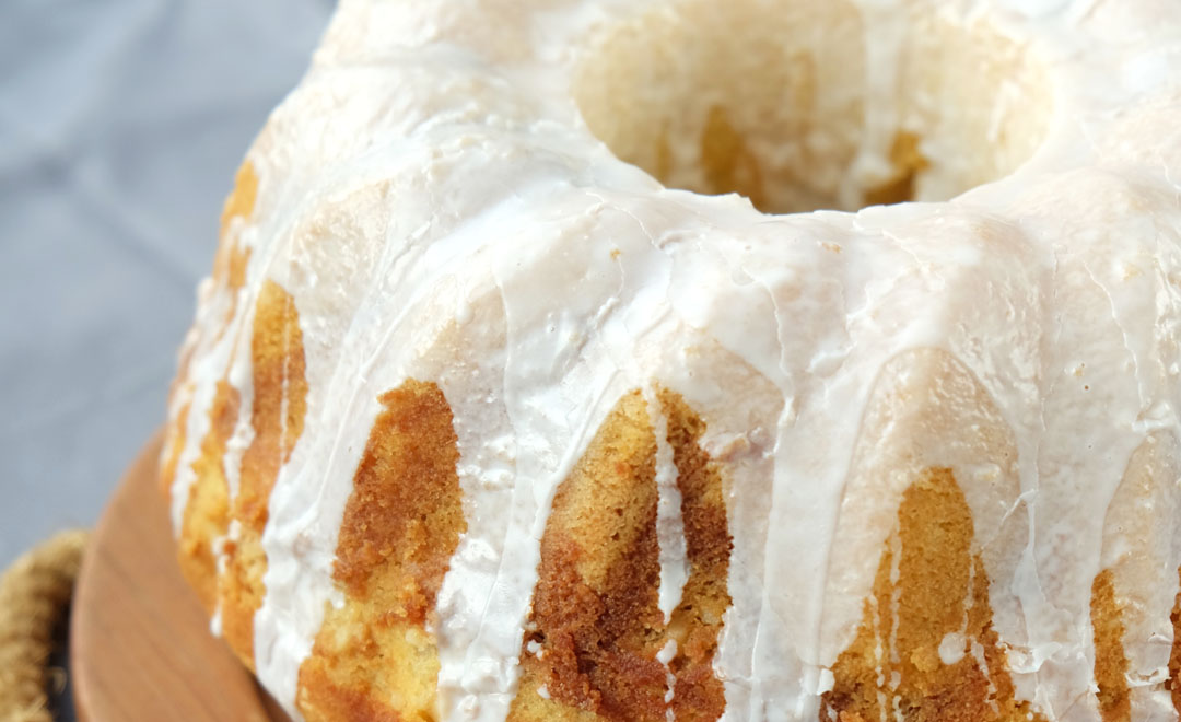 Rezept: Gugelhupf mit Marzipan und gehackten Mandeln Rezept: Gugelhupf mit Marzipan und gehackten Mandeln