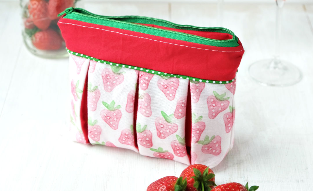 DIY Täschchen mit Kellerfalte | Stoffdruck Erdbeere selber machen | #erdbeeremalanders | waseigenes.com