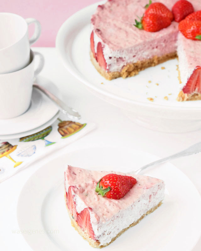 Erdbeer Quarktorte  | No-Bake Erdbeer Cheesecake mit Cantucciniboden | waseigenes.com 