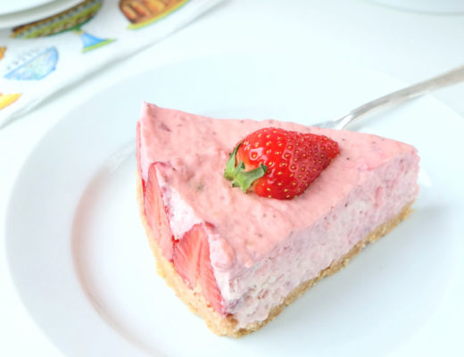 Erdbeer Quarktorte | No-Bake Erdbeer Cheesecake mit Cantucciniboden | waseigenes.com