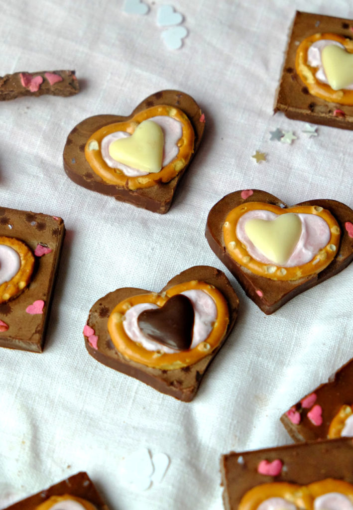 Schokoladen Herzen Zuckerguß Brezeln | Geschenk aus der Küche
