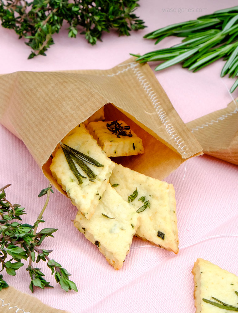 Geschenke aus der Küche: Parmesan Kräuter Cracker | waseigenes.com