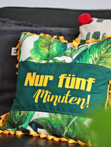 Ein Dschungel auf meiner Couch | urban jungle Stoffprints & Boho Quasten.