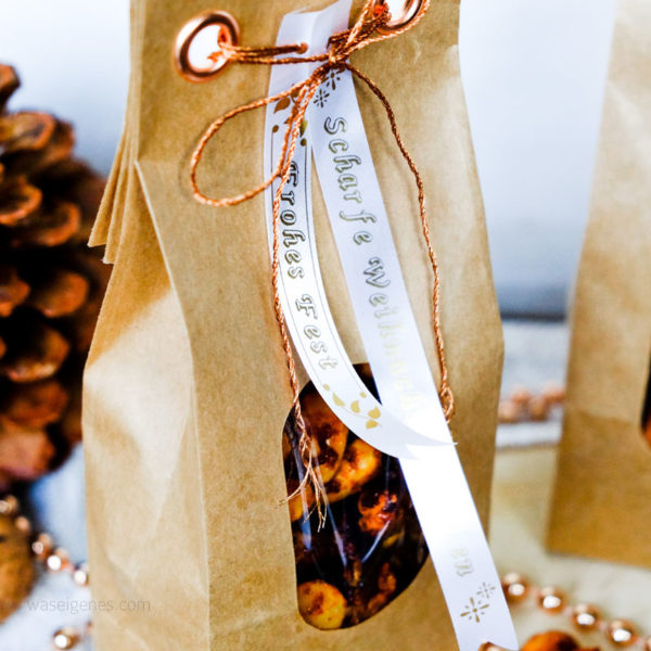 Geschenke aus der Küche: Scharfe Weihnachtsnüsschen hübsch verpackt | waseigenes.com DIY Blog