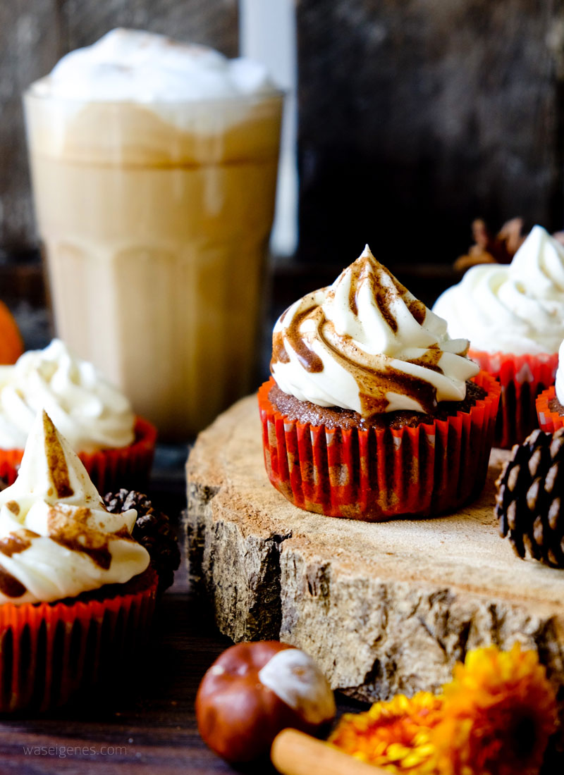 Rezept: Pumpkin Spice Cupcakes | Saftige Kürbis Cupcakes