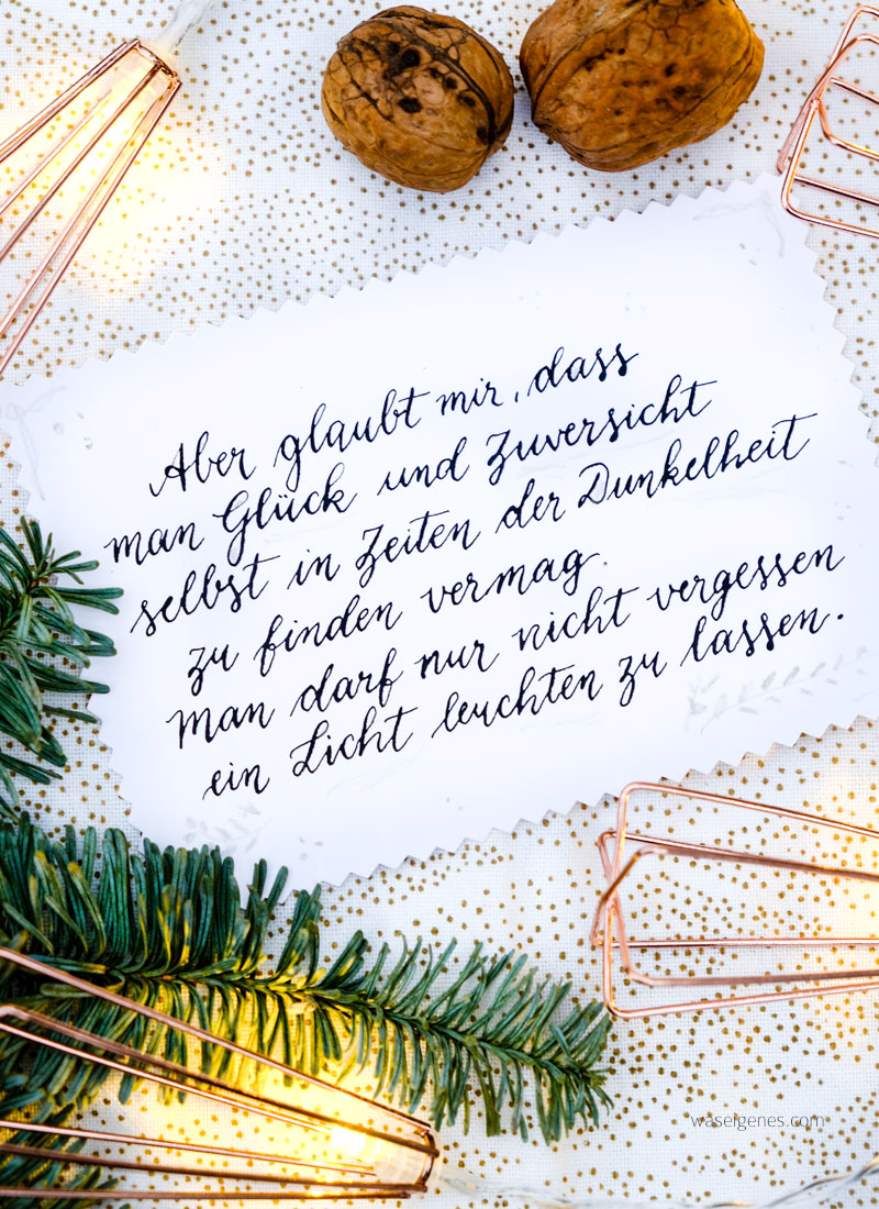 Aber glaubt mir, dass man Glück und Zuversicht selbst in Zeiten der Dunkelheit zu finden vermag. Man darf nur nicht vergessen ein Licht leuchten zu lassen. | Adventskalender der guten Gedanken | waseigenes.com