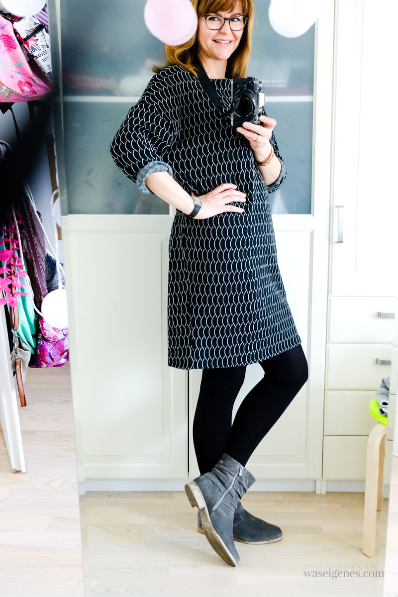DIY Strickkleid selber nähen | Kleid aus Strick Jacquard | Schnittmuster und schwarz weißer Jacquard von Stoff & Stil | waseigenes.com