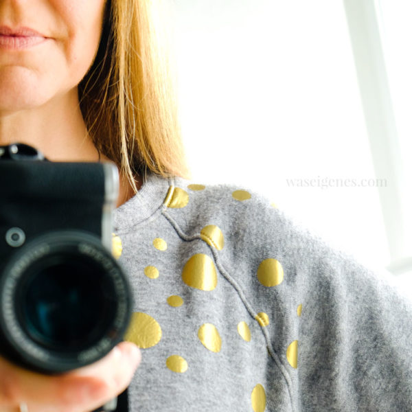 Genäht: Raglan Shirt Kanga, grauer Viskose Strick mit goldenen Punkten (geplottet), waseigenes.com DIY Blog
