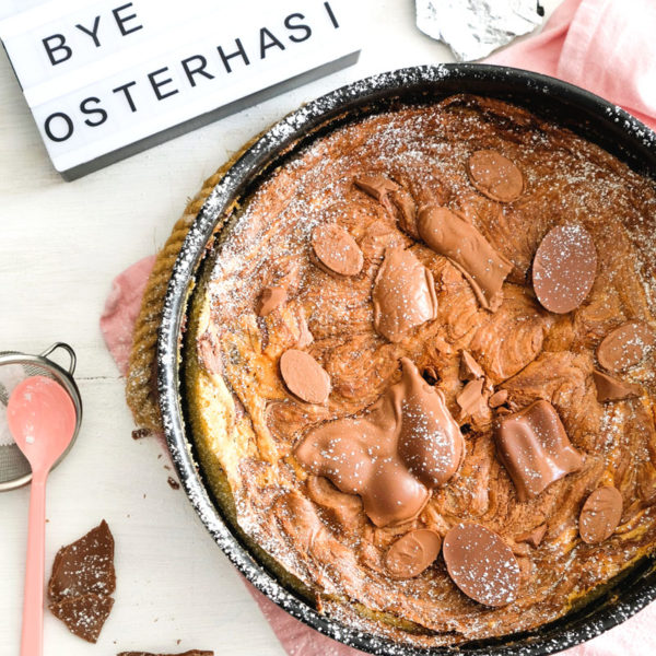 Bye bye Osterhasi! Rezept für einen super schokoladigen Schokokuchen mit übrig gebliebenen Schokoladen Osterhasen | waseigenes.com