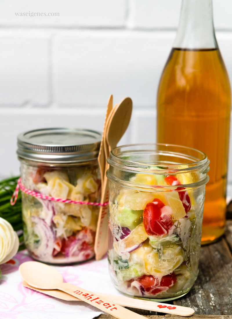 Rezept: Süß-scharfer Tortellini Salat mit Ananas und Dijon-Senf-Dressing