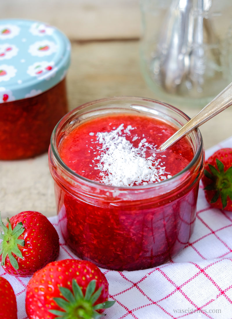 Rezept: Erdbeer-Kokos-Marmelade | selbst gekochte Marmelade {Konfitüre} | waseigenes.com