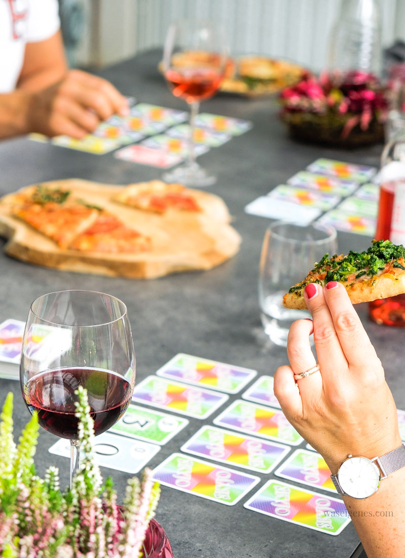 Spielenachmittag mit Freunden | Skyjo Kartenspiel | Pizza & Wein | waseigenes.com