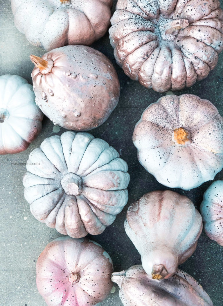 DIY Kürbis Kunst - mit Sprühfarben blitzschnell Deko Kürbisse verschönern