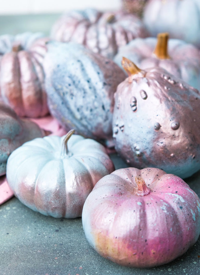 DIY Kürbis Kunst - mit Sprühfarben blitzschnell Deko Kürbisse verschönern