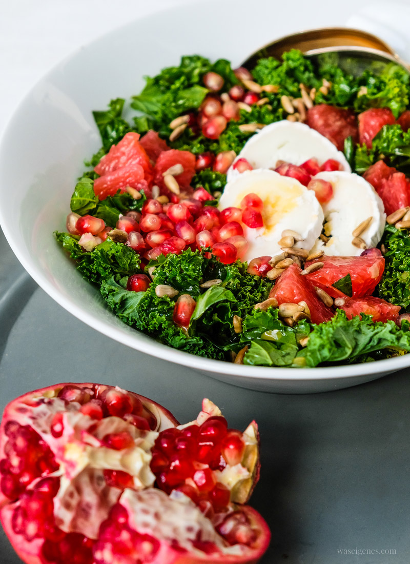 Grünkohlsalat: Grapefruit, Granatapfel, Ziegenkäse, Sonnenblumenkernen