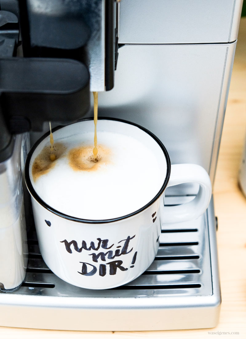 Nur mit Dir! Handlettering Kaffeetasse mit Milchkaffee, waseigenes.com #handlettering #kaffeetasse #milchkaffee