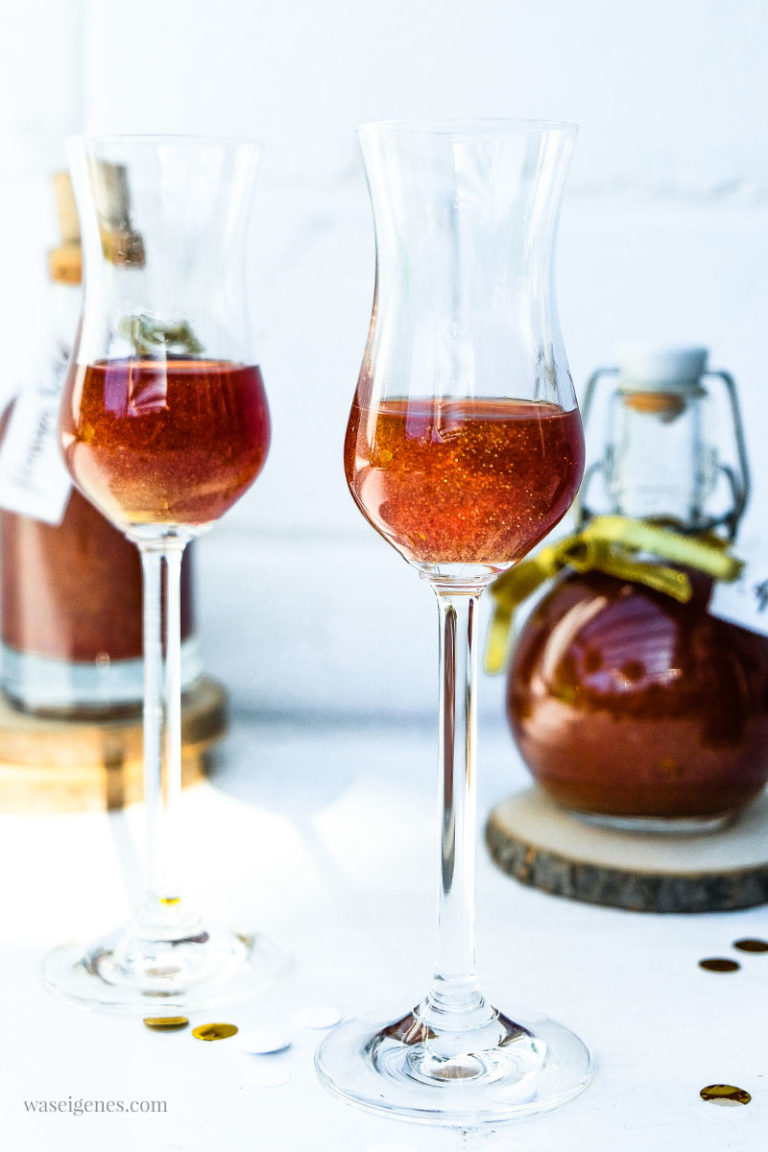 Likör Rezept: Flüssiges Gold - Apfel Caramel Likör mit Glitzer.