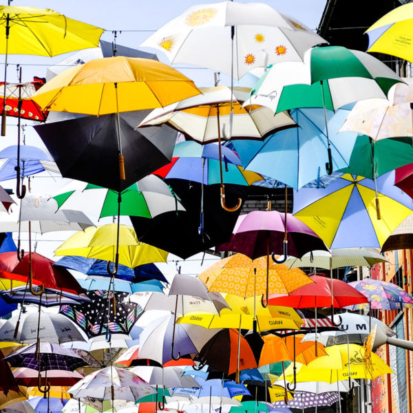 Zürich West: Ein Himmel voller bunter Regenschirme! Umbrella Alley, Geroldstraße, waseigenes.com