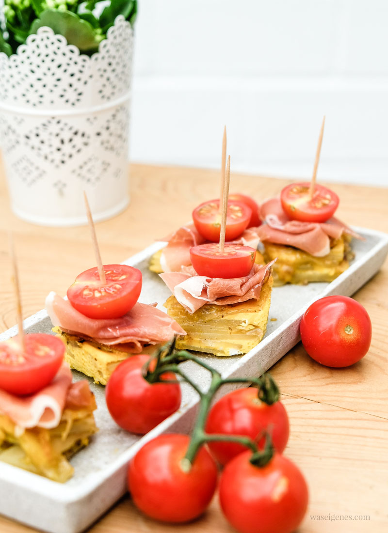 Super Fingerfood Rezept: Tortilla Würfel mit Serrano Schinken und Tomaten | waseigenes.com