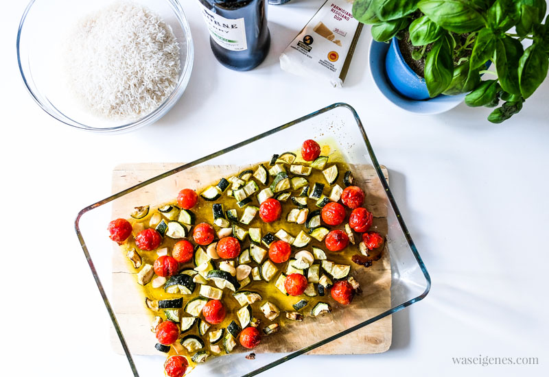 Rezept: Gebackener Reis mit Kirschtomaten, Knoblauch und Zucchini - leckeres Ofengericht | waseigenes.com