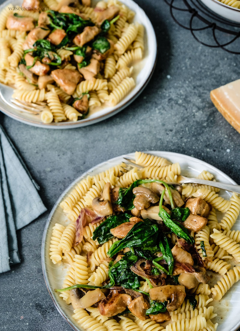 Pasta mit Hähnchen, Blattspinat &amp; Champignons (REWE Abholservice)