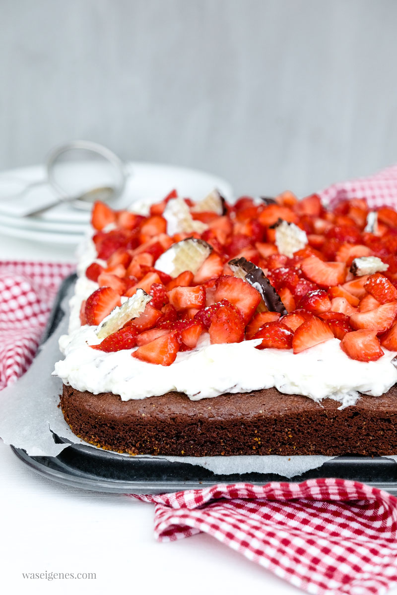 Erdbeer-Schoko-Kuchen mit Schokokuss-Sahne {Rezept}