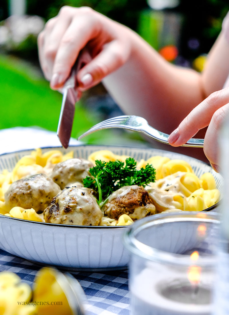 Schnelles und einfaches Mittagessen: Nudeln mit kleinen Hackbällchen in einer cremigen Sauce | waseigenes.com