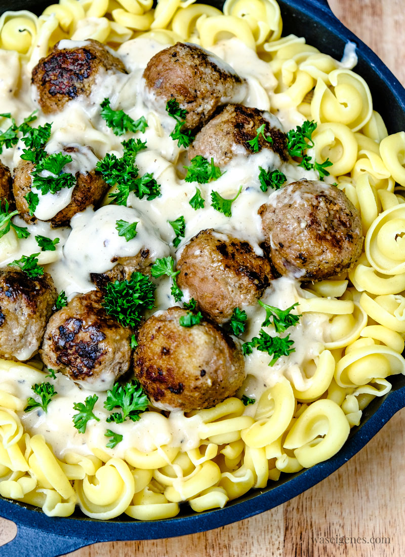 Pasta mit Hackbällchen in cremiger Sauce | was eigenes