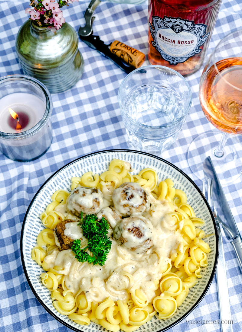 Schnelles Pasta Gericht: Nudeln mit kleinen Frikadellen in cremiger Sauce - waseigenes.com 