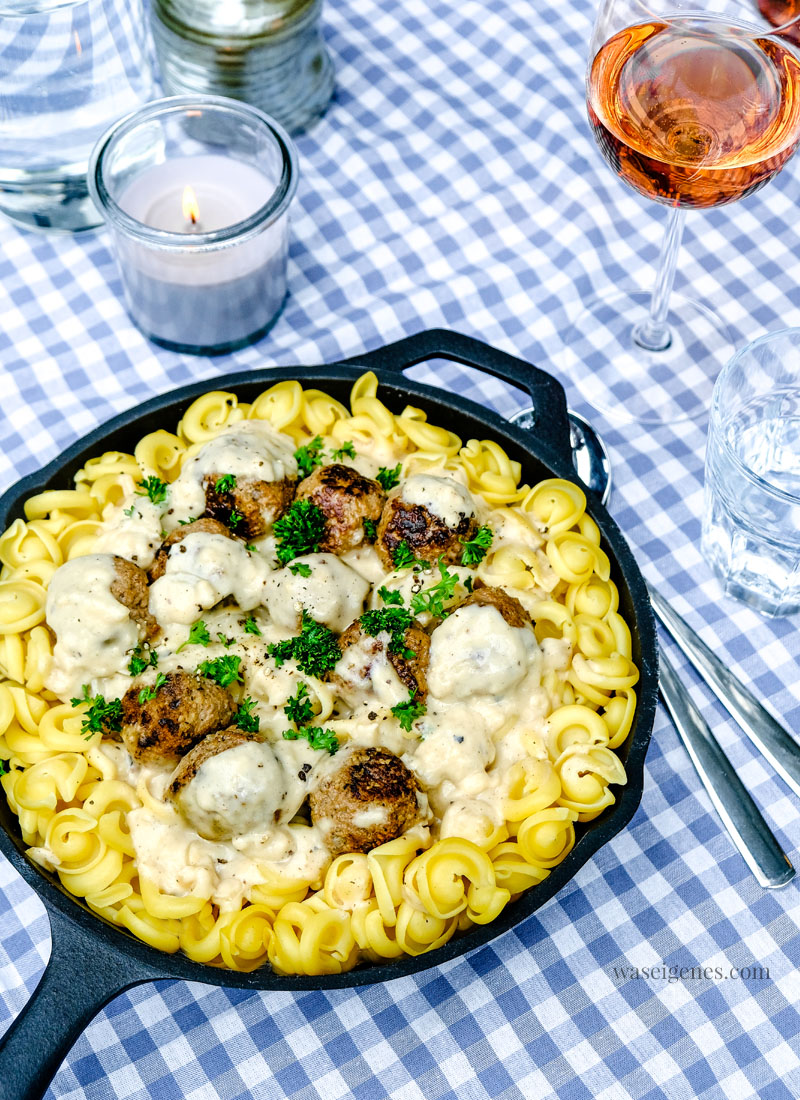 Rezept: Pasta mit Hackbällchen in cremiger Sauce | waseigenes.com #pasta #schnellundeinfach #rezept