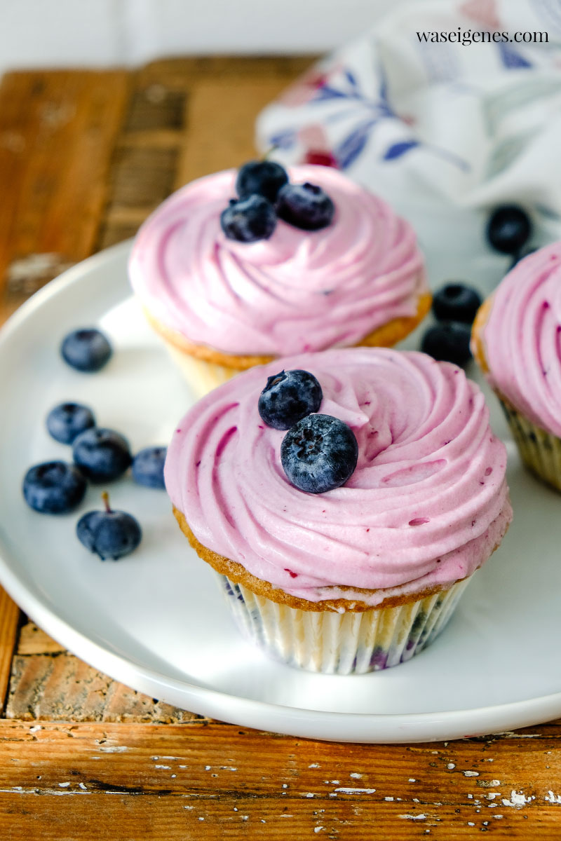 Rezept: Blaubeer Cupcakes mit Kefir und Buttercreme | waseigenes.com