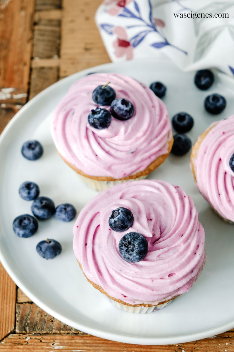 Rezept: Blaubeer Cupcakes mit Kefir und Buttercreme | waseigenes.com