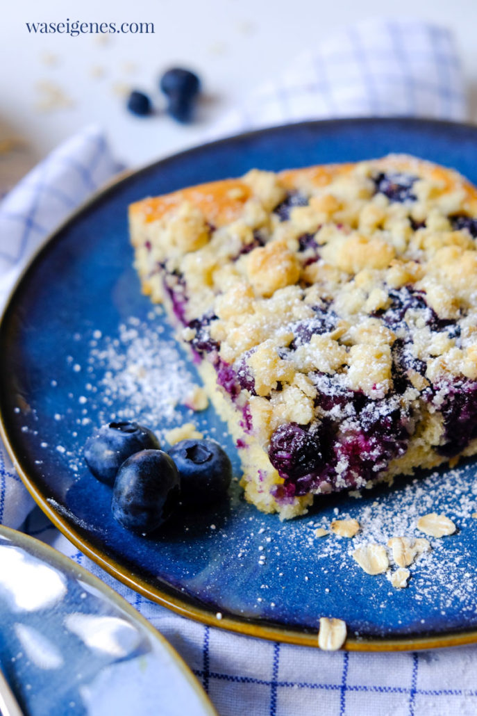 Blaubeerkuchen mit Haferflocken-Streusel | was eigenes Blaubeerkuchen mit Haferflocken-Streusel | was eigenes