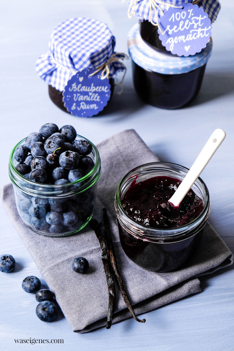 Rezept: Blaubeermarmelade mit Vanille & Rum - schnell gekocht in der Küchenmaschine  | waseigenes.com