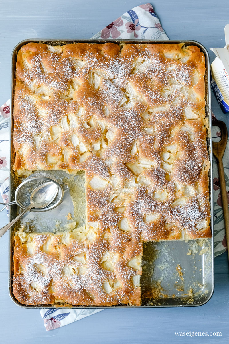 Rezept: Ruck zuck Apfelkuchen vom Blech, schneller Rührteig und saftige Äpfel | waseigenes.com | Sabine Güllich
