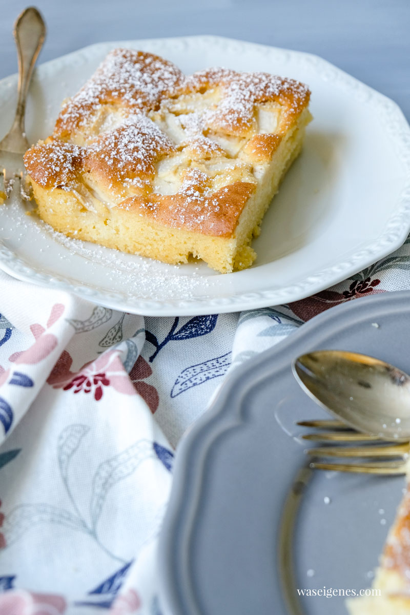 Apfelkuchen vom Blech - schnell & einfach - emmikochteinfach