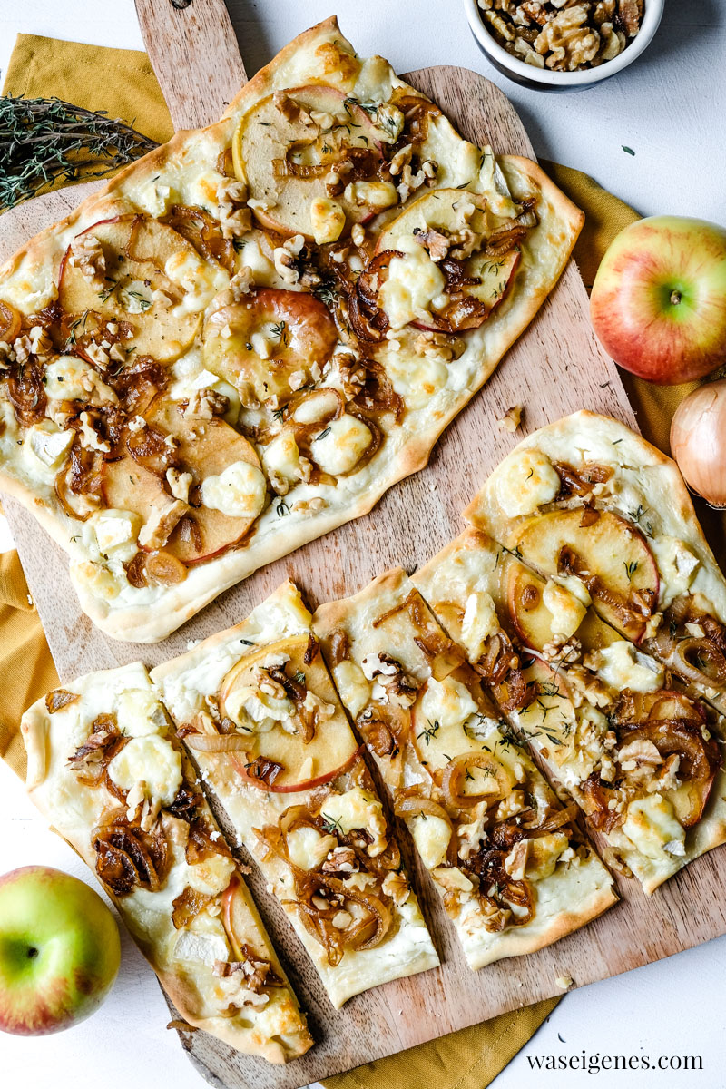 Rezept: Flammkuchen mit Apfel, Brie, süßen Zwiebeln und Walnüssen | waseigenes.com