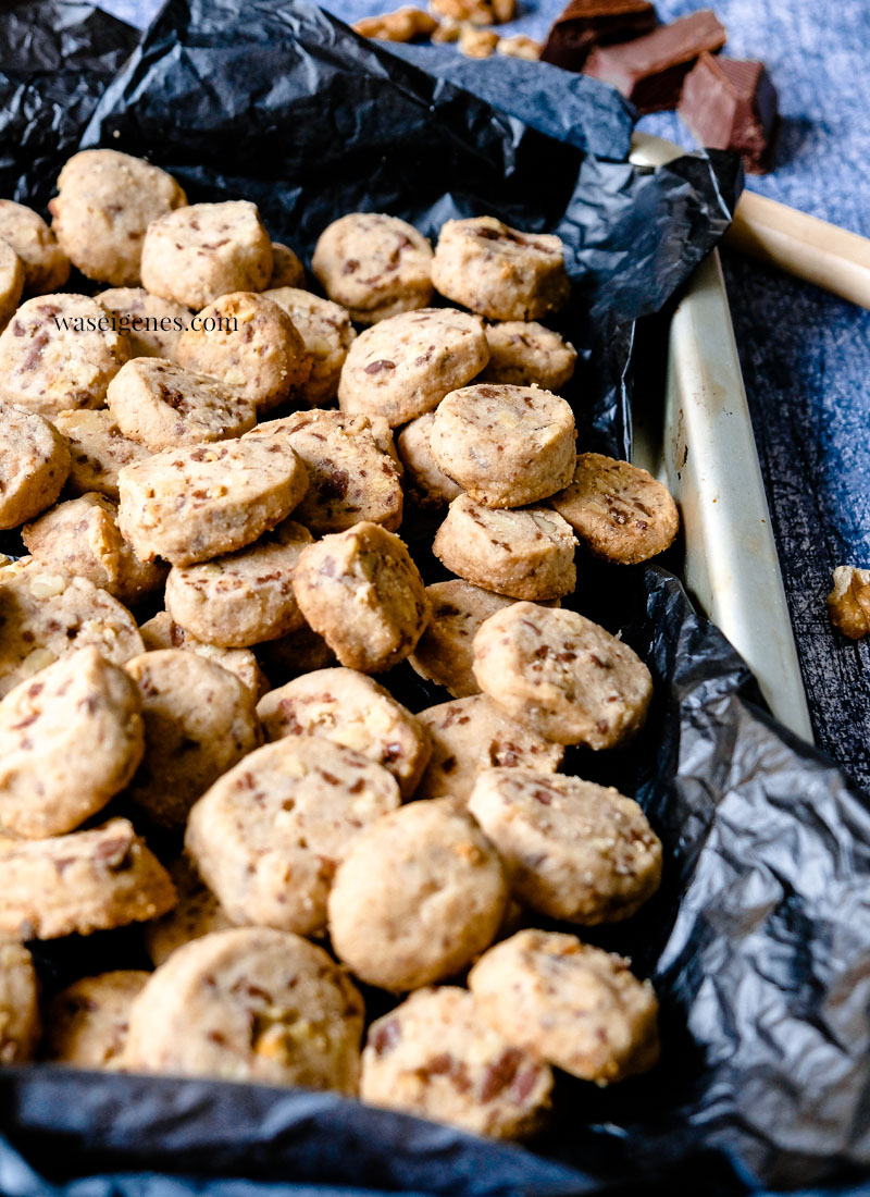 Rezept: Schoko-Walnuss-Kekse | waseigenes.com | Weihnachtsplätzchen, Rezepte für die Familie, Rezepte für jeden Tag