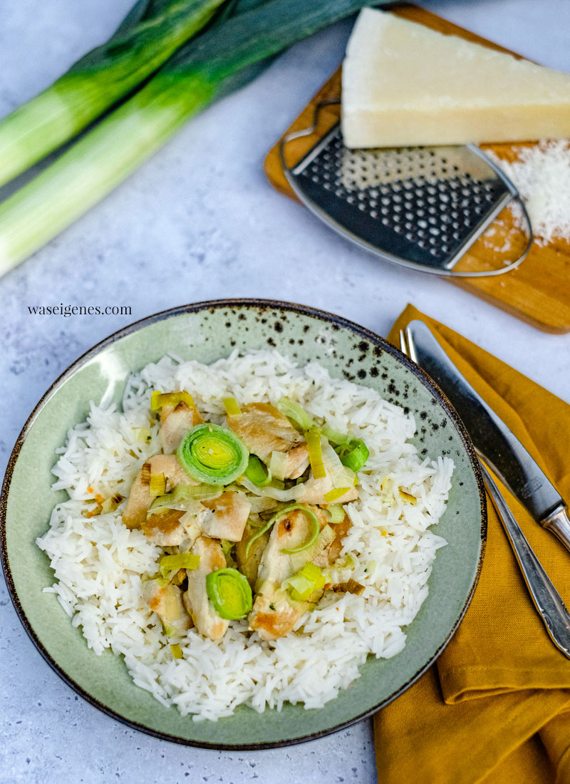 Hähnchengeschnetzeltes in Lauch-Sahne-Soße mit Parmesan. Dazu gibt's Reis | waseigenes.com | Was koche ich heute? | Rezepte für die Familie